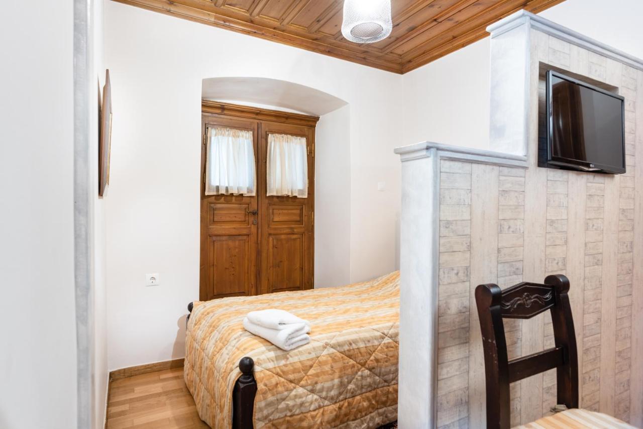 Kaza Guesthouse Dimitsana Exteriör bild