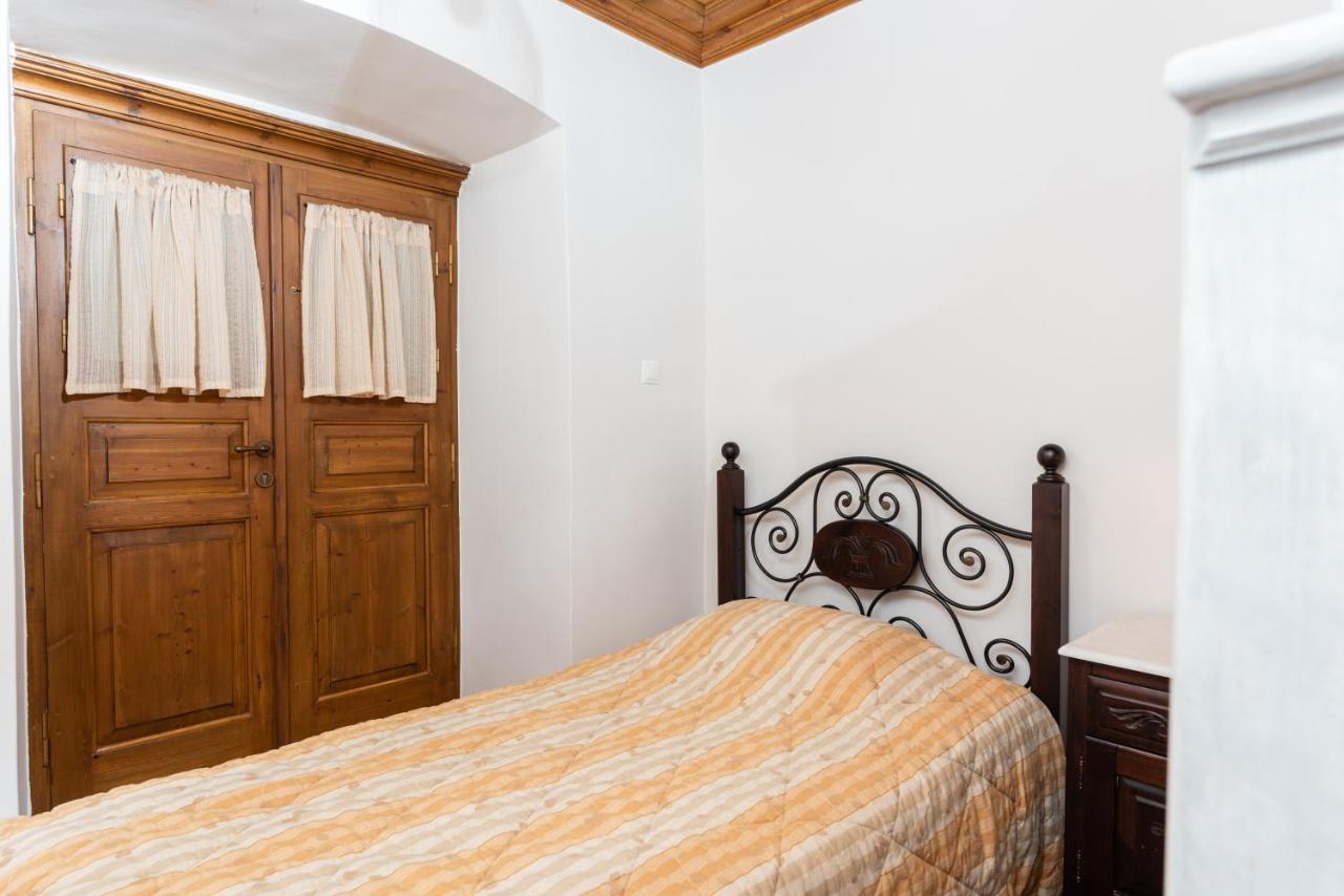 Kaza Guesthouse Dimitsana Exteriör bild