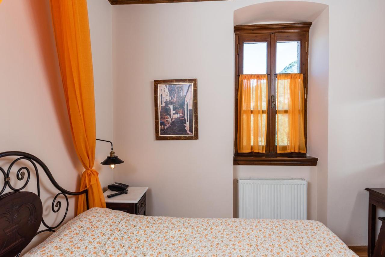 Kaza Guesthouse Dimitsana Exteriör bild